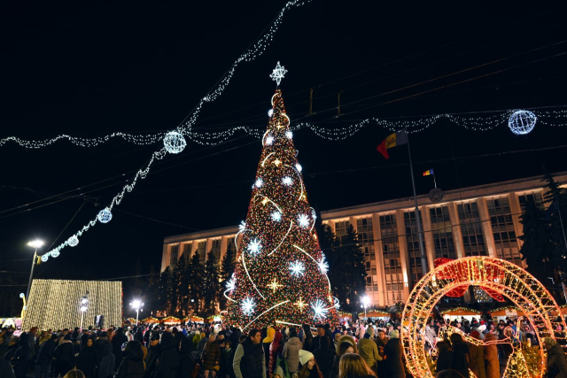 (Video) Inauguration of the Christmas Tree and Winter Holidays 2023-2024 in Chisinau
